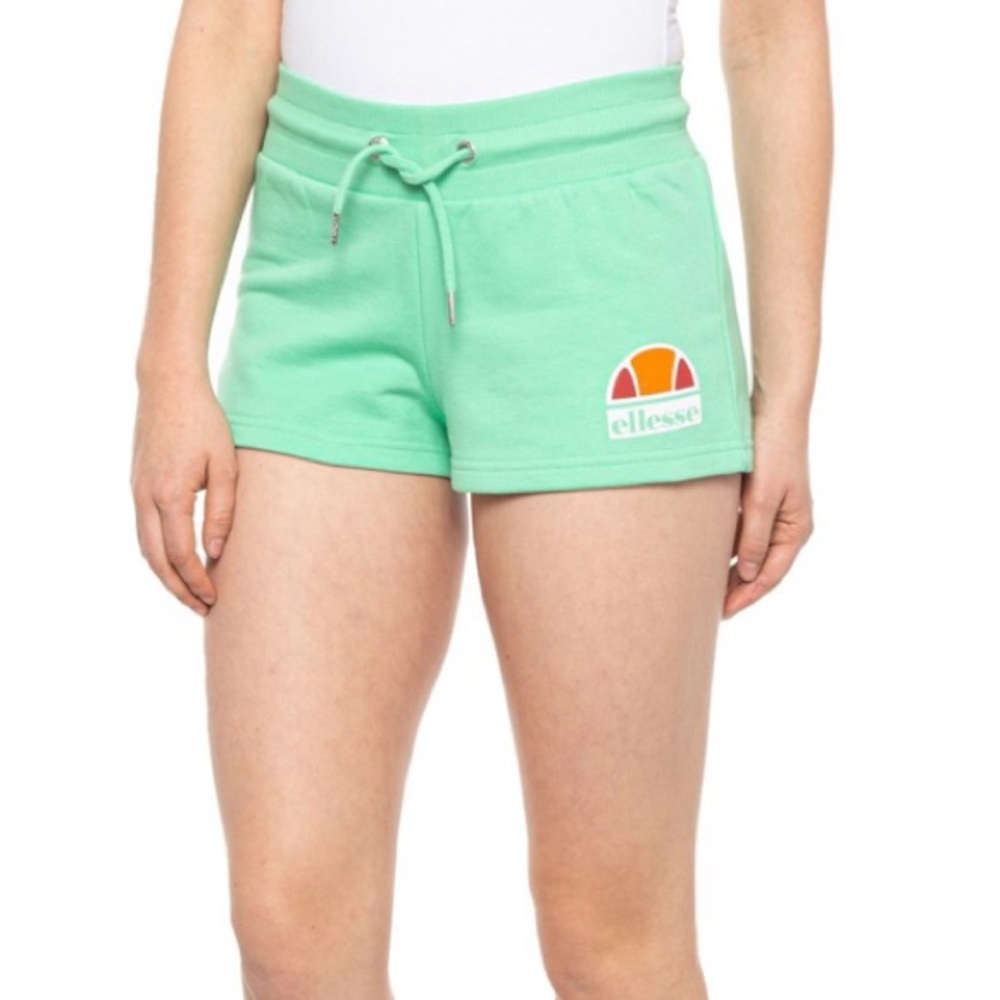 🆕 Ellesse Mobo Shorts 717